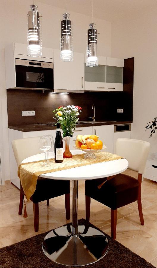 Nobless Apartments Holedna Brno Bagian luar foto