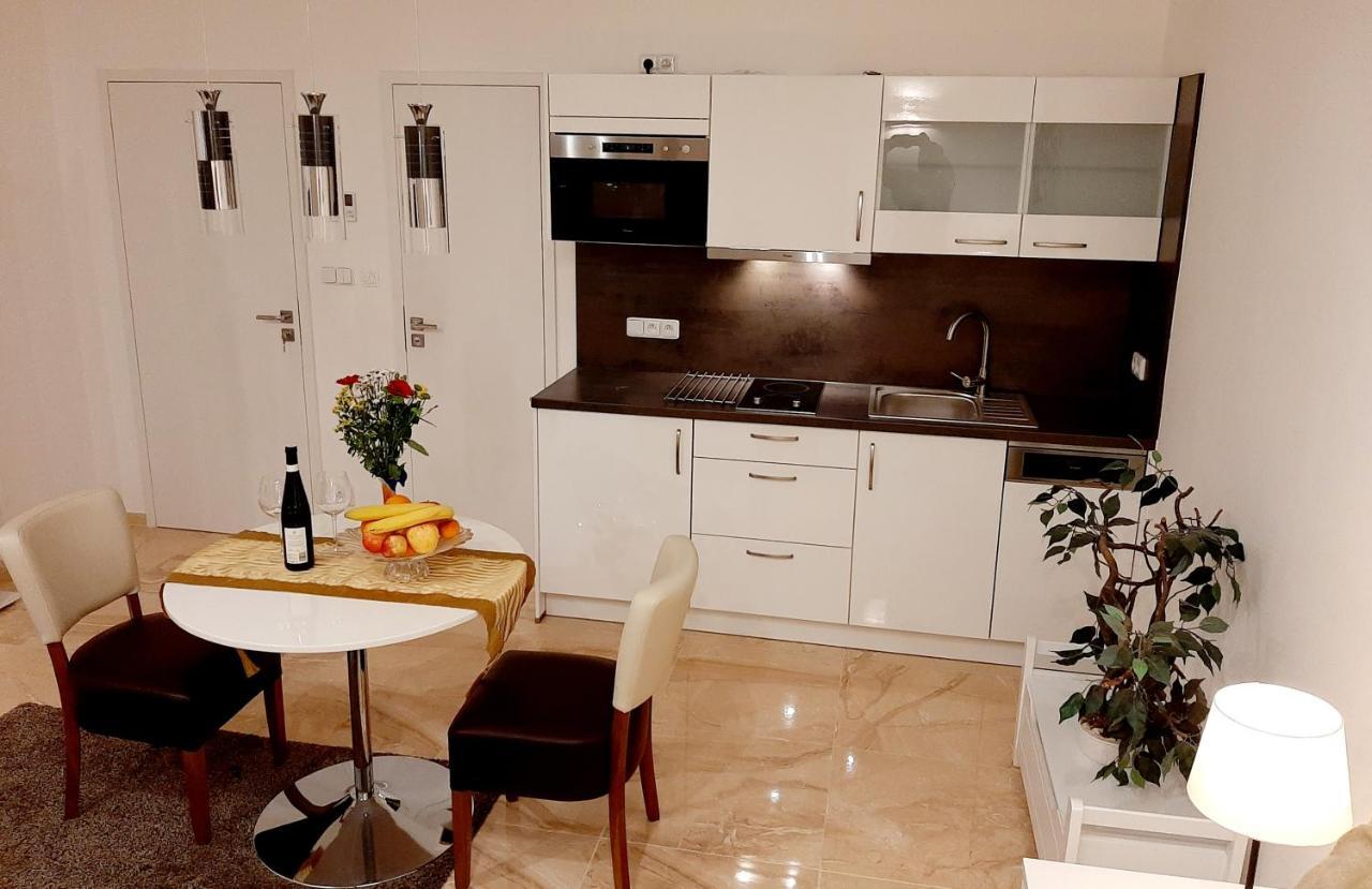 Nobless Apartments Holedna Brno Bagian luar foto