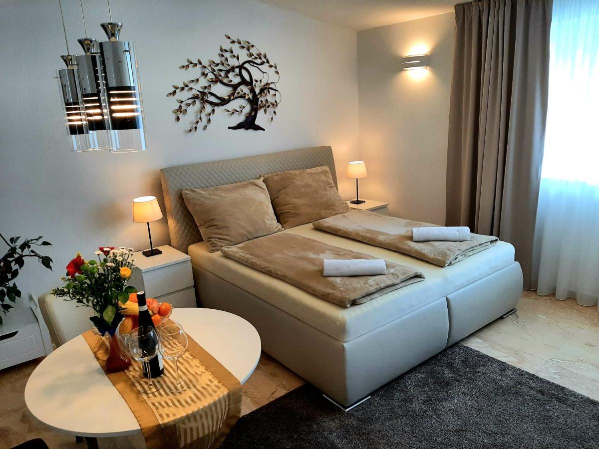 Nobless Apartments Holedna Brno Bagian luar foto