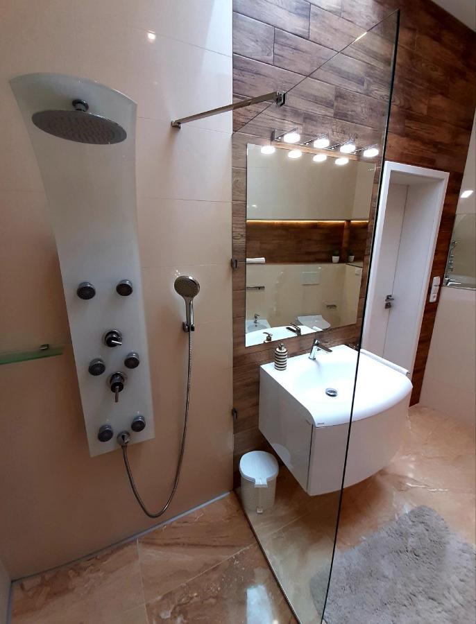 Nobless Apartments Holedna Brno Bagian luar foto