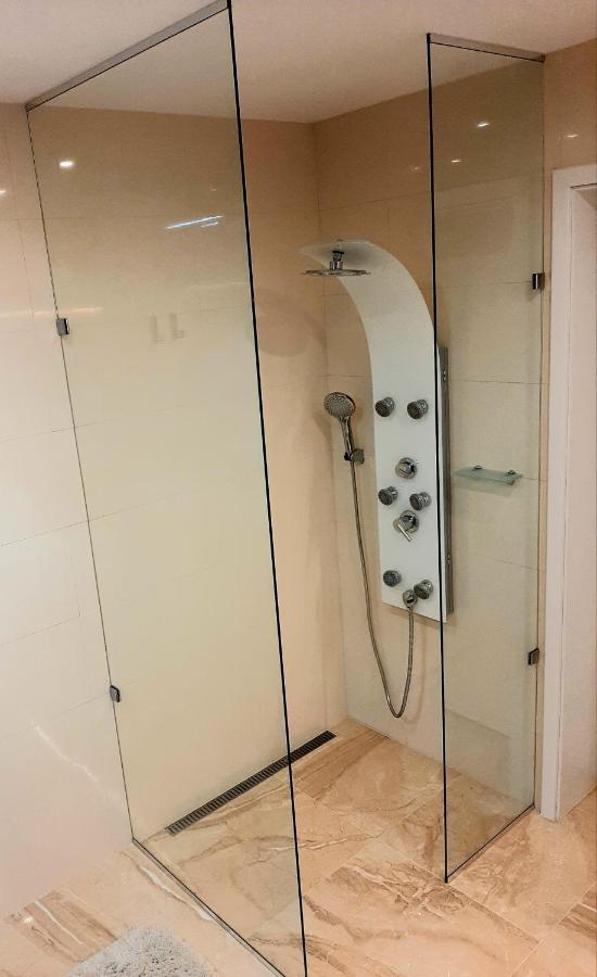 Nobless Apartments Holedna Brno Bagian luar foto